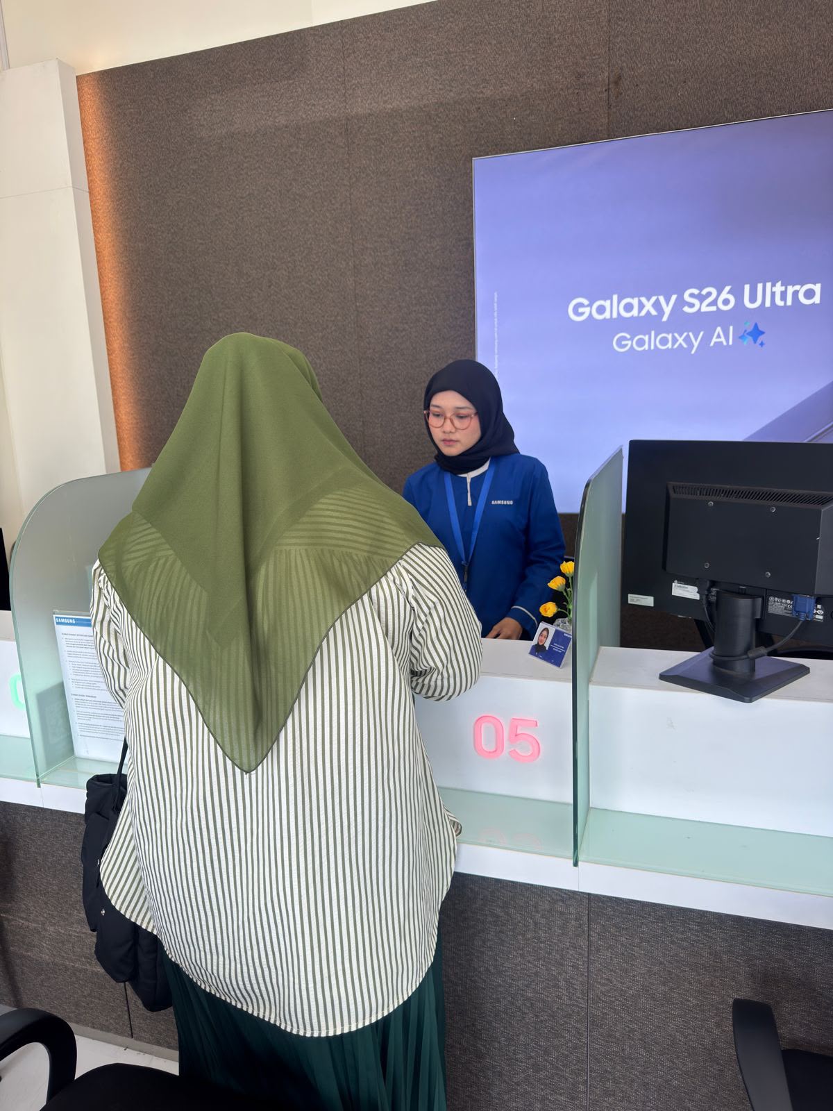 Teknisi Sedang Bertugas